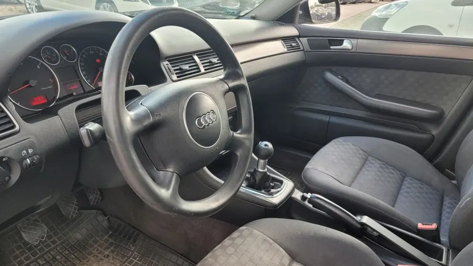 AUDI A6 -
