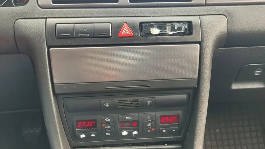 AUDI A6 -