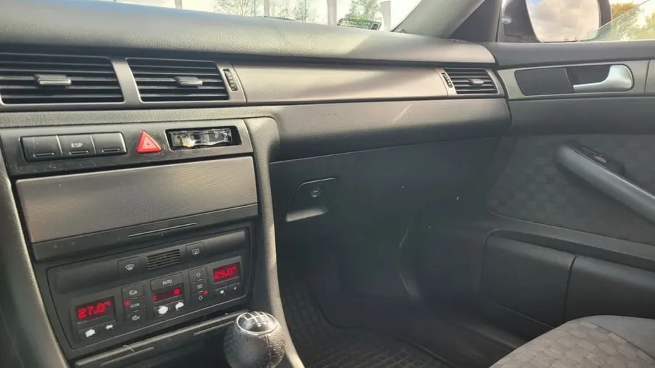 AUDI A6 -