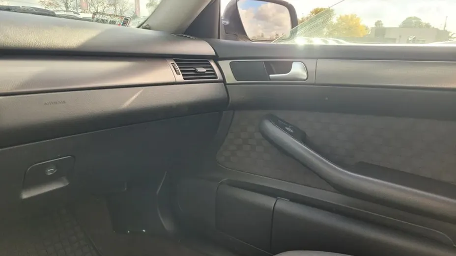 AUDI A6 -