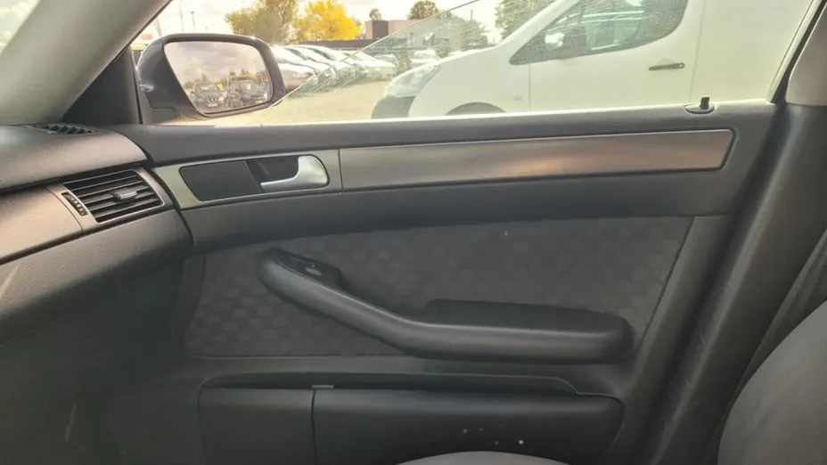 AUDI A6 -