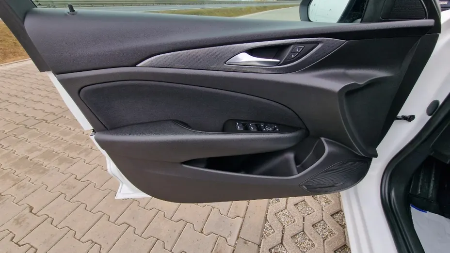 OPEL Insignia -