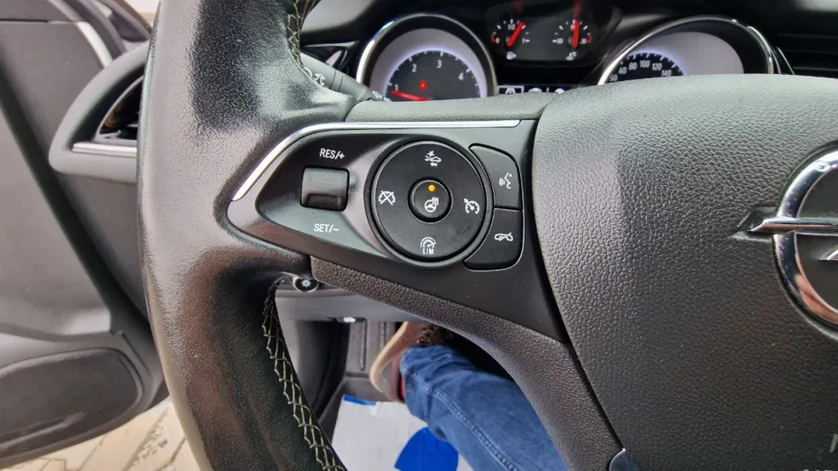 OPEL Insignia -