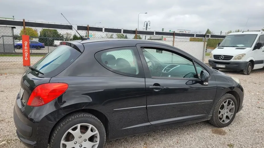 PEUGEOT 207 -