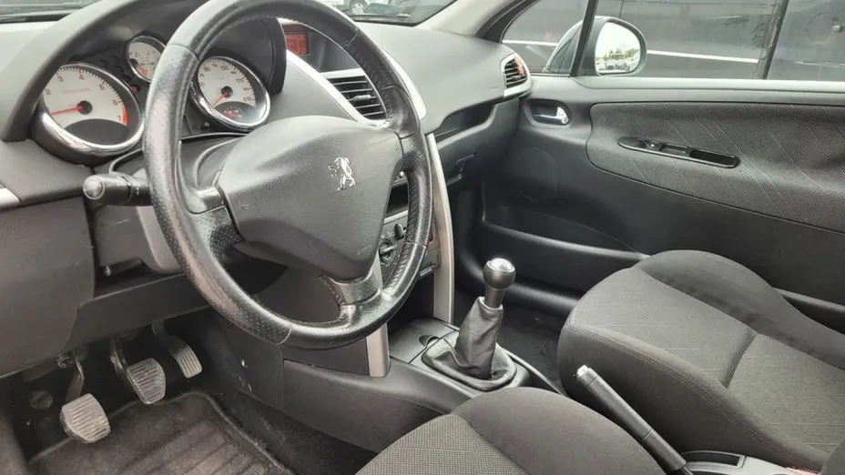 PEUGEOT 207 -