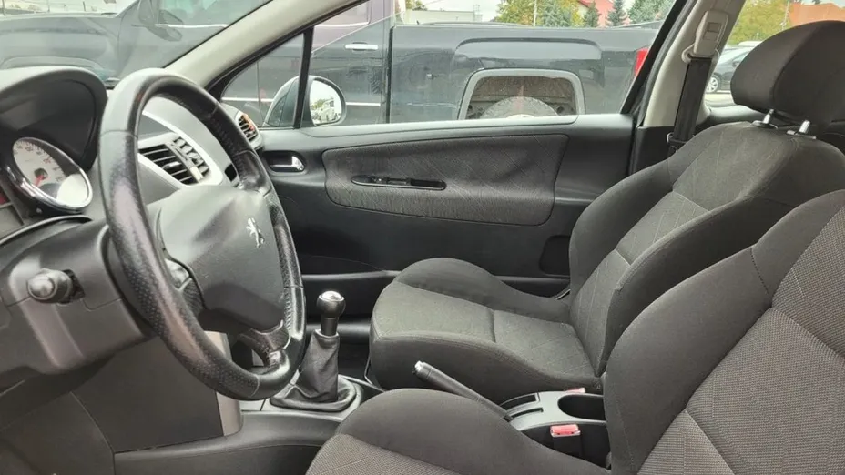 PEUGEOT 207 -