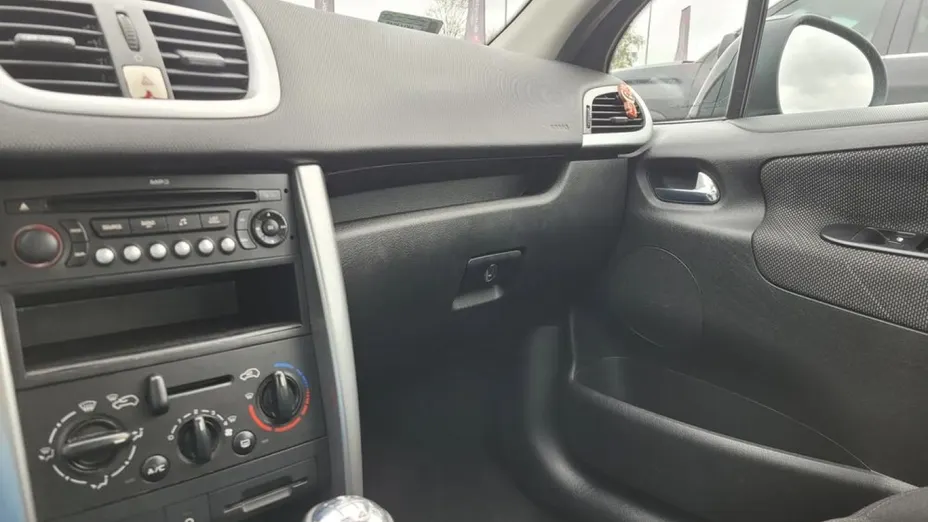 PEUGEOT 207 -