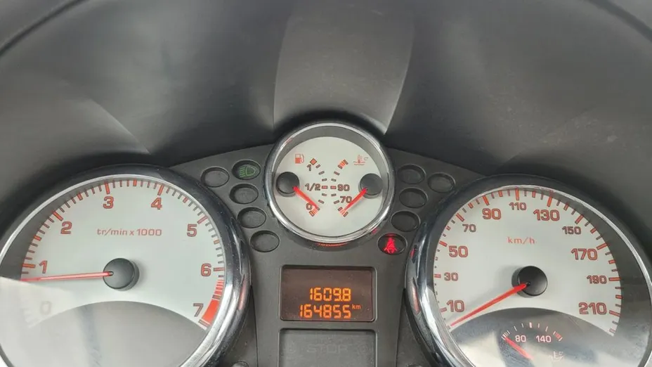 PEUGEOT 207 -