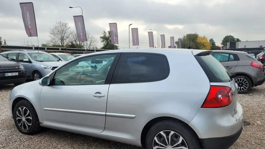 VOLKSWAGEN Golf -