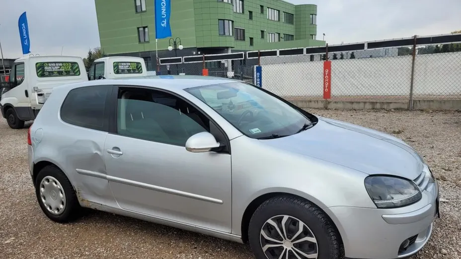 VOLKSWAGEN Golf -