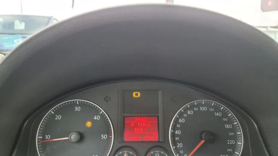 VOLKSWAGEN Golf -