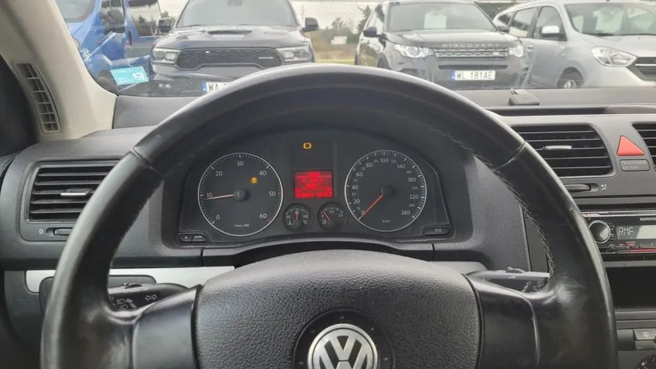 VOLKSWAGEN Golf -