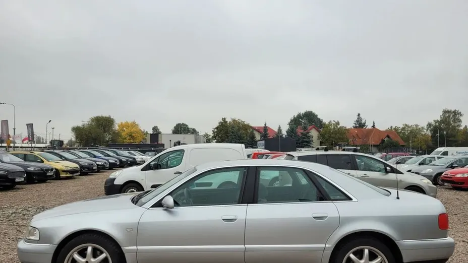 AUDI A8 -