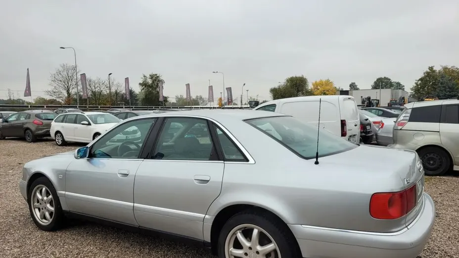 AUDI A8 -