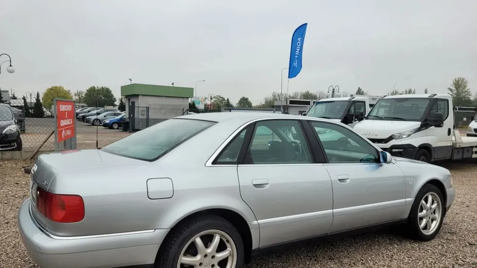 AUDI A8 -