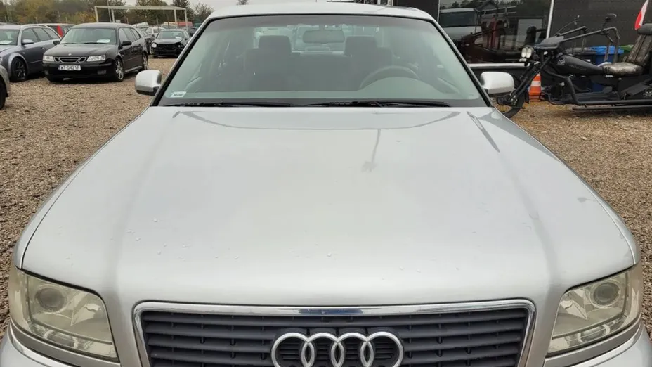 AUDI A8 -