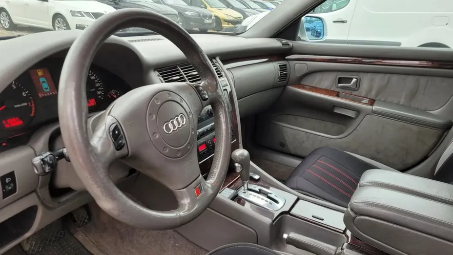 AUDI A8 -