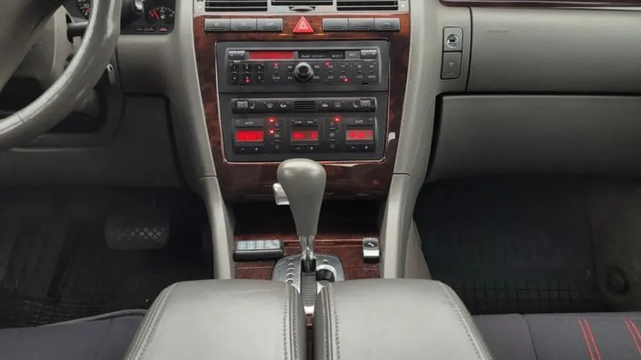 AUDI A8 -