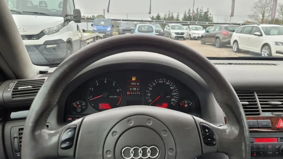 AUDI A8 -