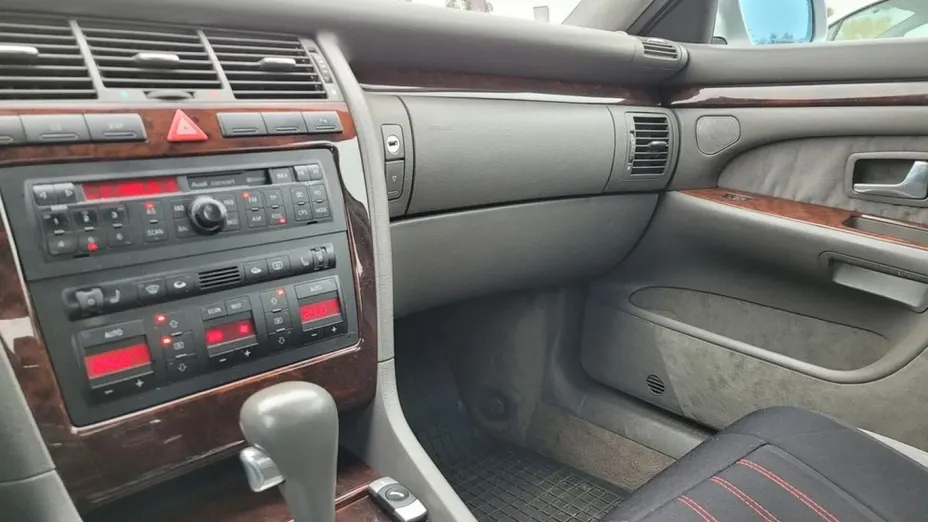 AUDI A8 -