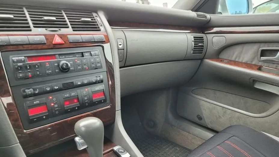 AUDI A8 -