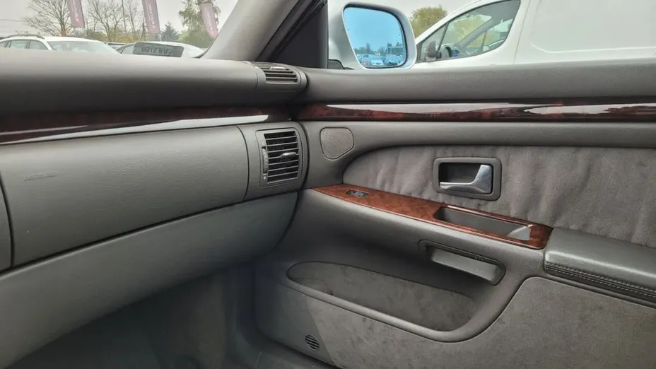 AUDI A8 -