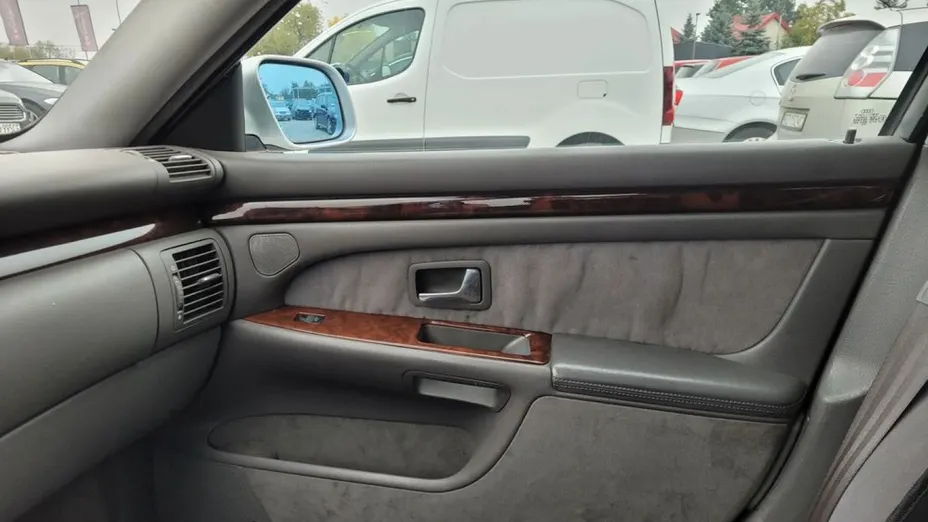 AUDI A8 -