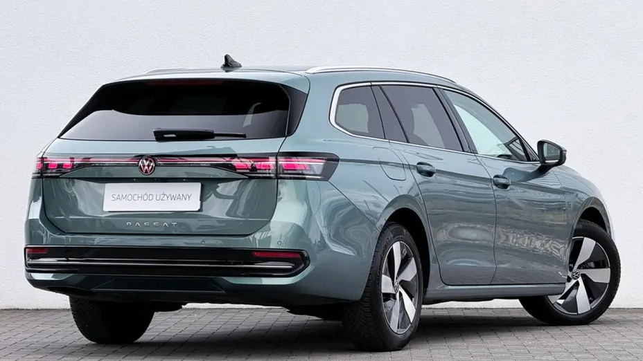 VOLKSWAGEN Passat -