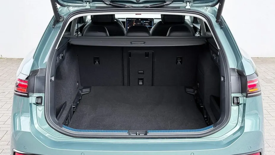 VOLKSWAGEN Passat -