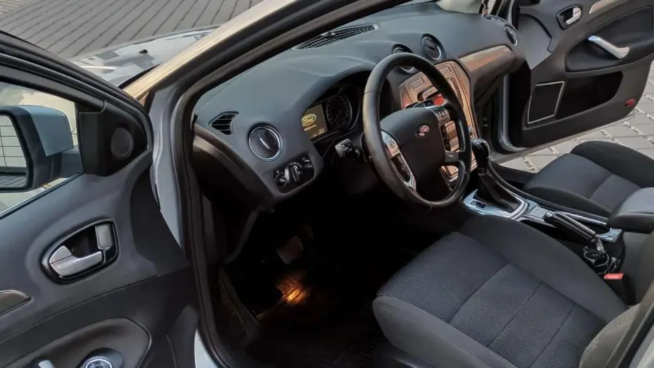 FORD Mondeo -