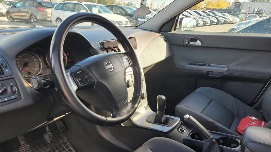 VOLVO V50 -