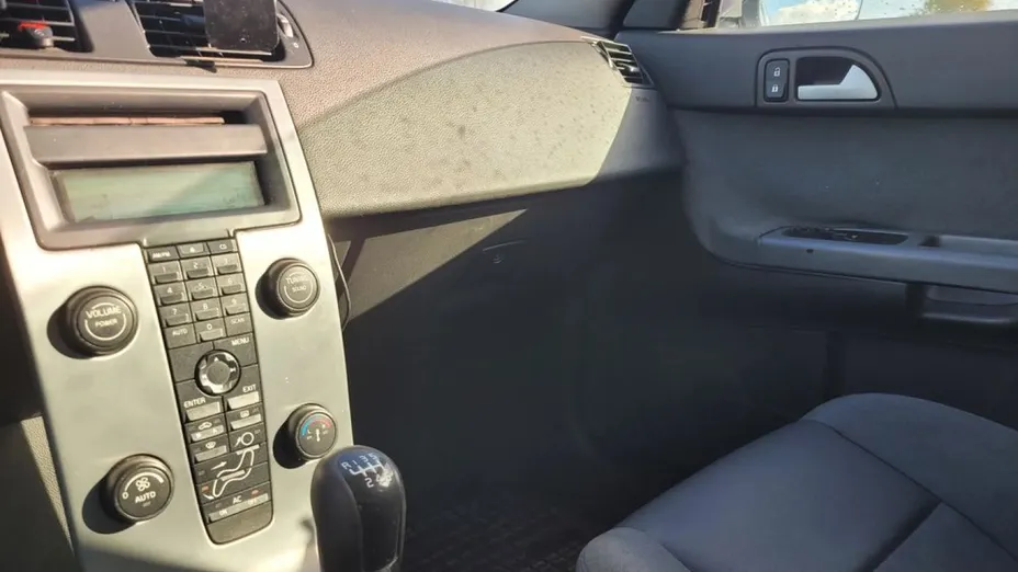VOLVO V50 -
