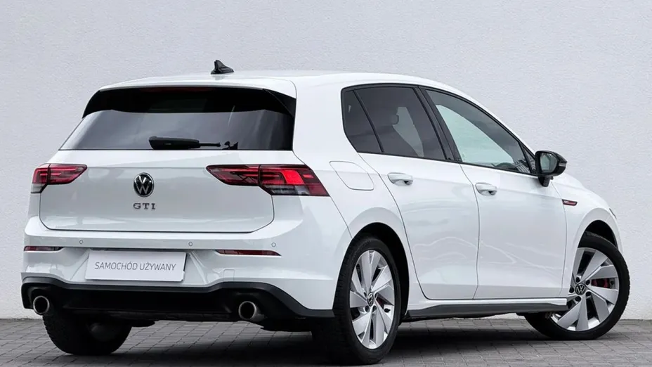 VOLKSWAGEN Golf -