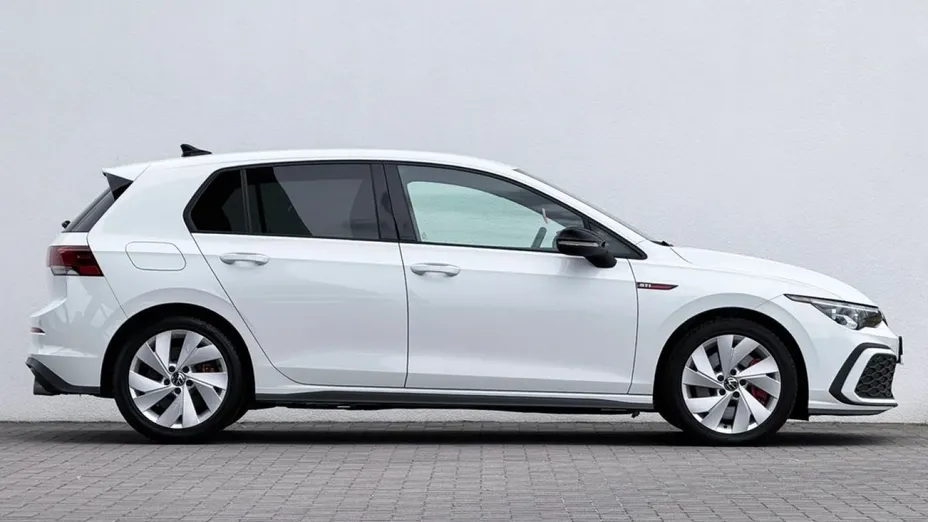 VOLKSWAGEN Golf -