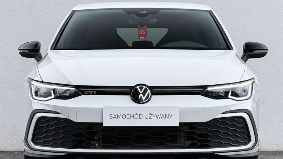 VOLKSWAGEN Golf -