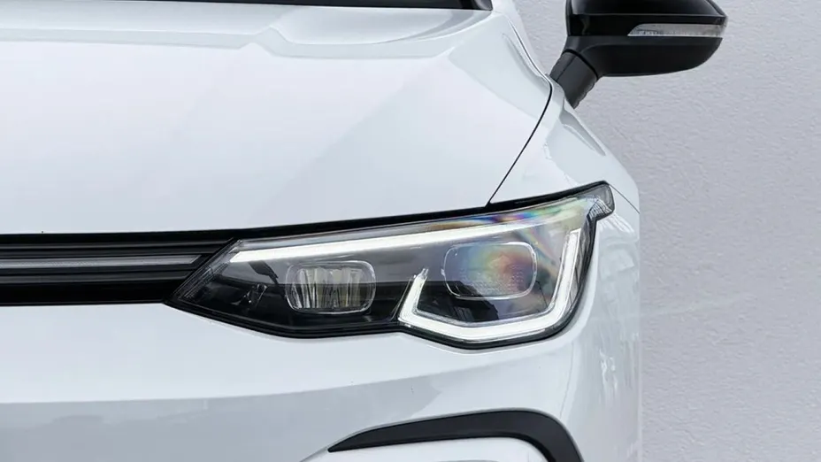 VOLKSWAGEN Golf -