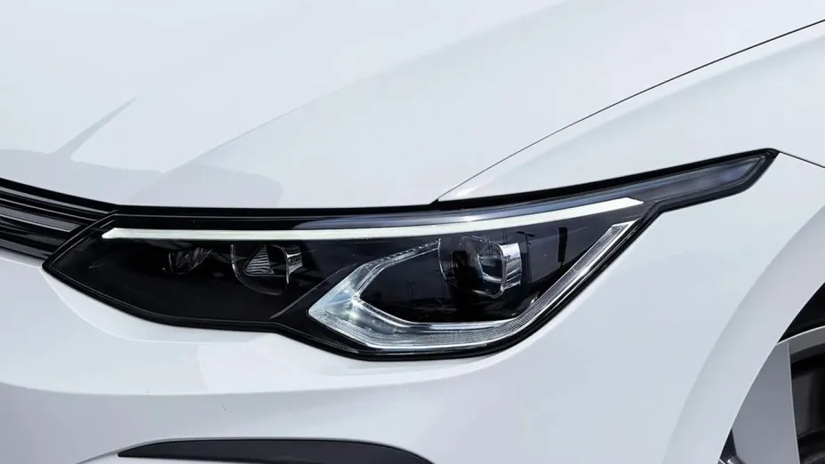 VOLKSWAGEN Golf -