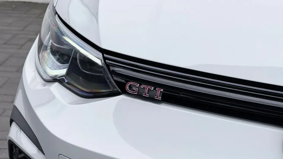 VOLKSWAGEN Golf -