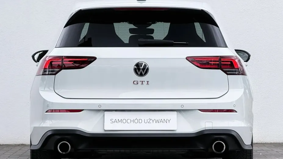 VOLKSWAGEN Golf -