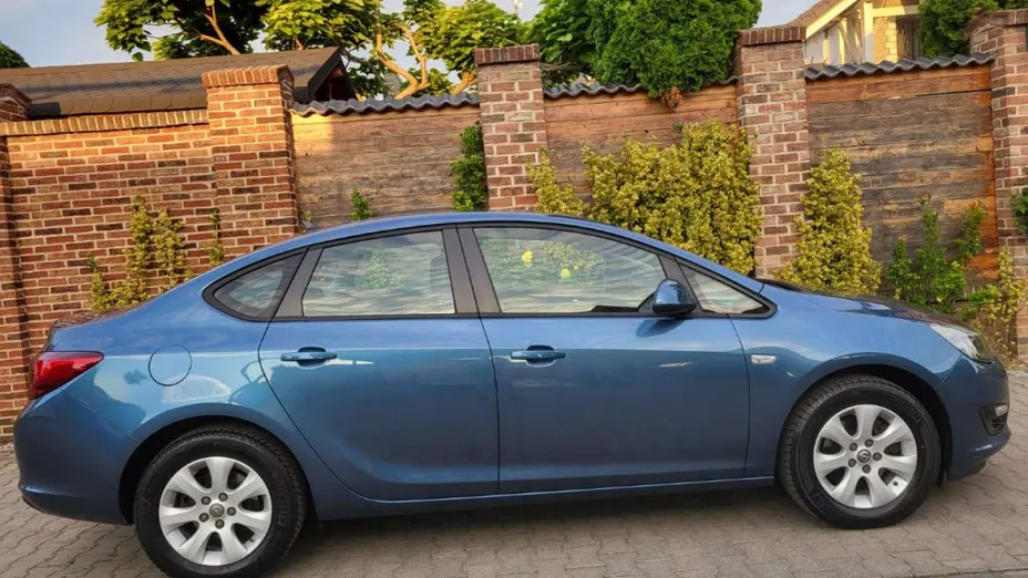 OPEL Astra -