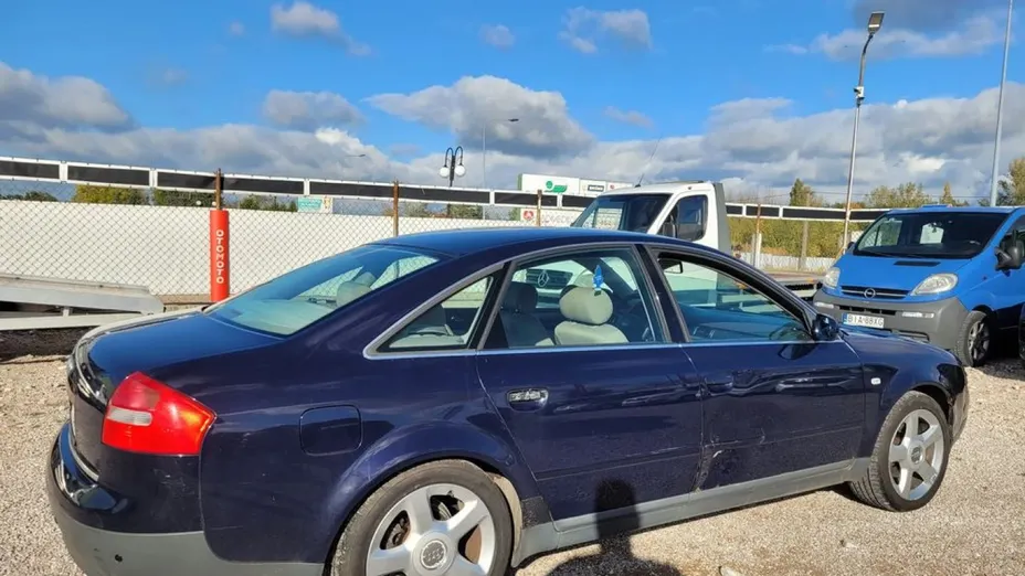 AUDI A6 -