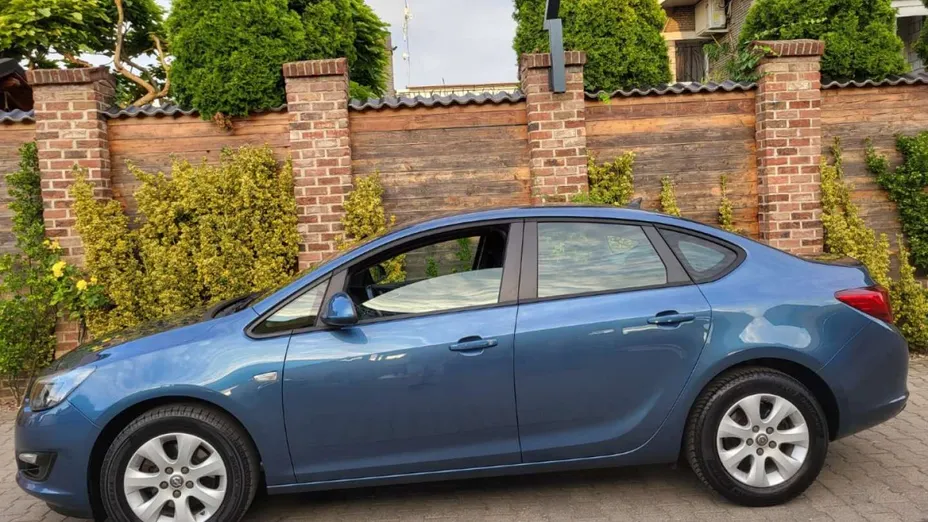 OPEL Astra -