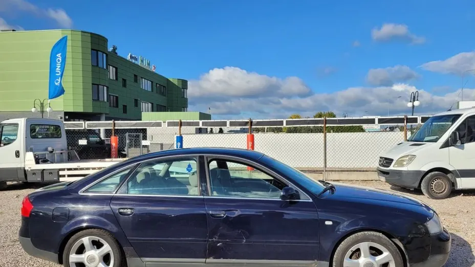 AUDI A6 -