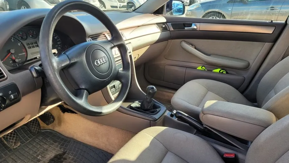 AUDI A6 -