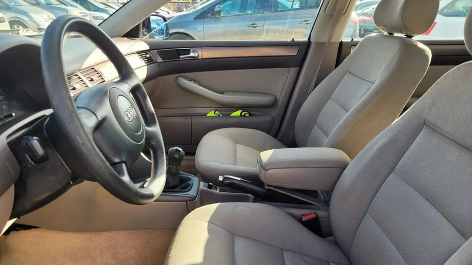 AUDI A6 -