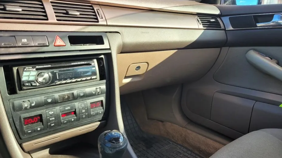 AUDI A6 -