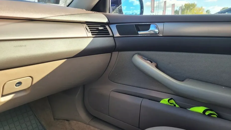 AUDI A6 -