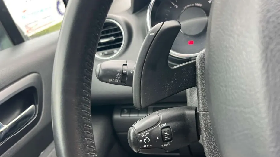 PEUGEOT 3008 -