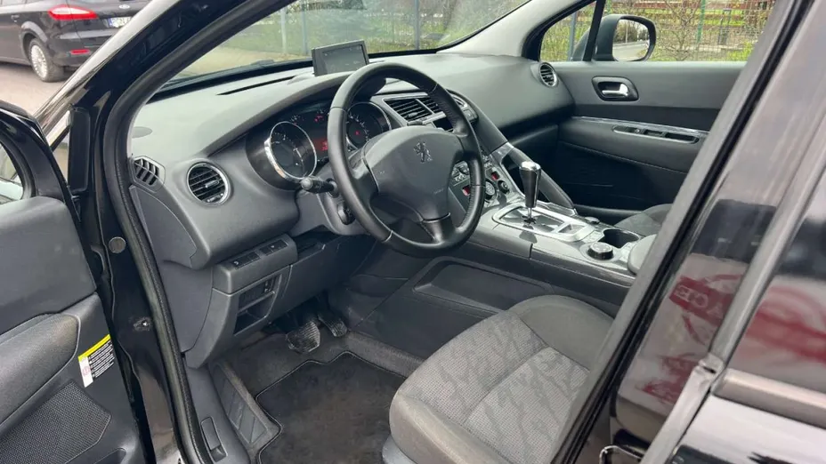 PEUGEOT 3008 -