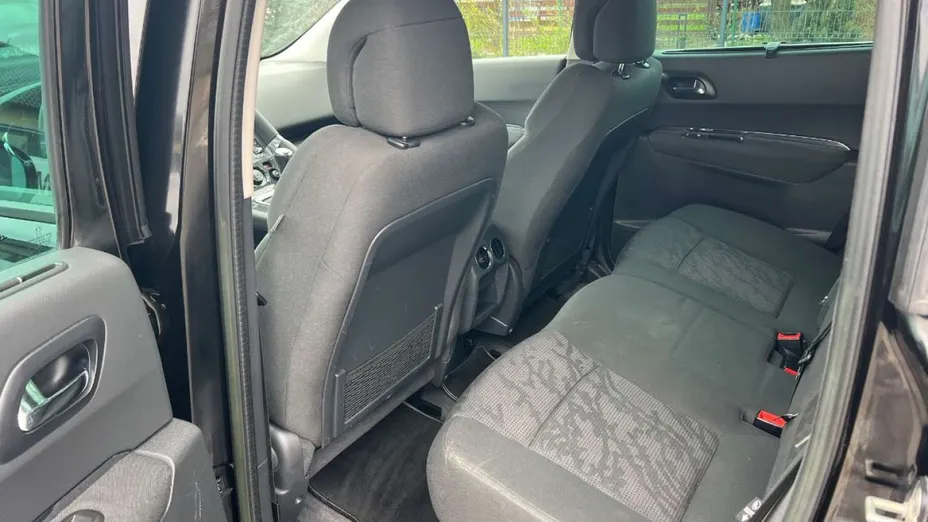PEUGEOT 3008 -